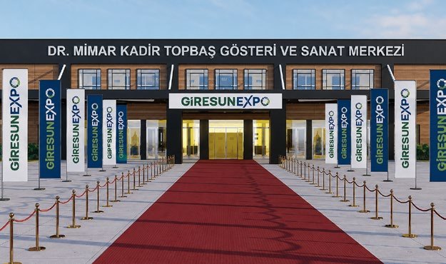 Giresun EXPO bayraklarıyla fuar girişi