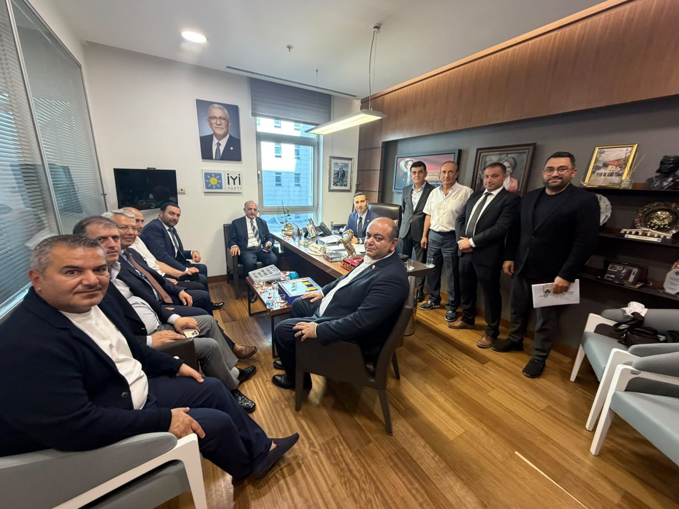Oturma düzeninde iş görüşmesi