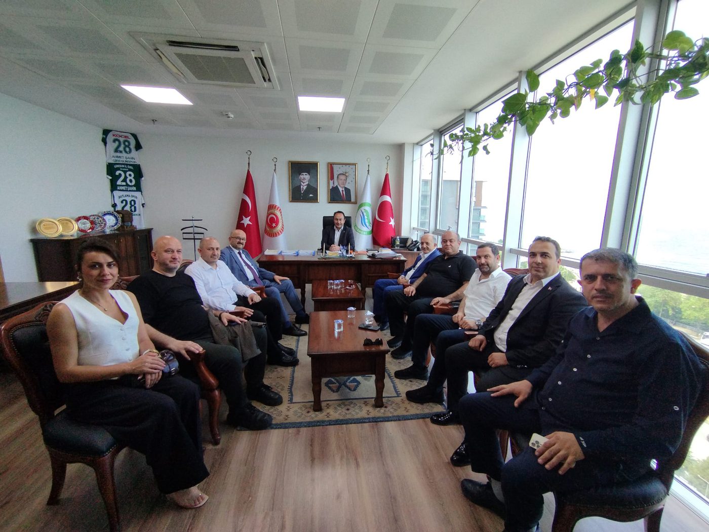 Ofiste yapılan tanıtım görüşmesi